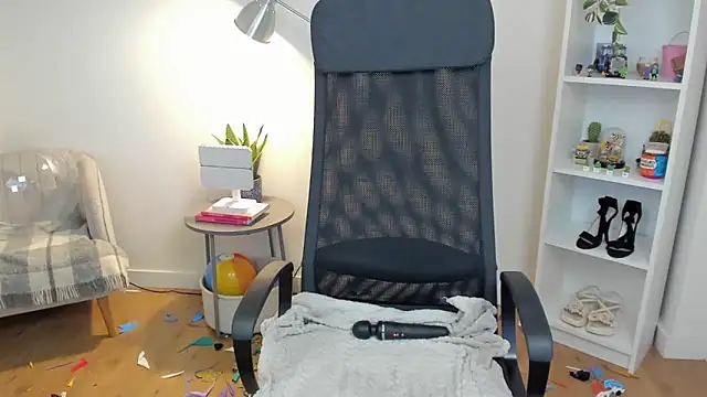 XXX chat uživo modela _BellaEvans_