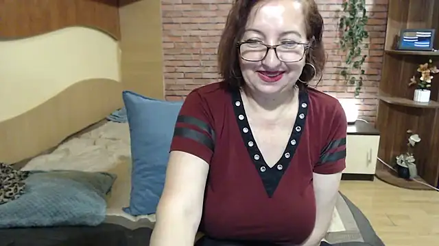 EvelyneFlirtyMilf – Naživo XXX chat