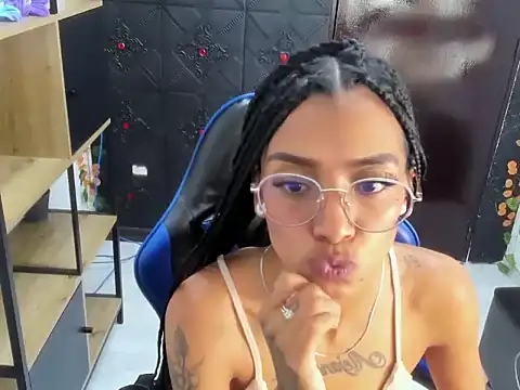 KarlaSlutSkinny__ – Naživo XXX chat