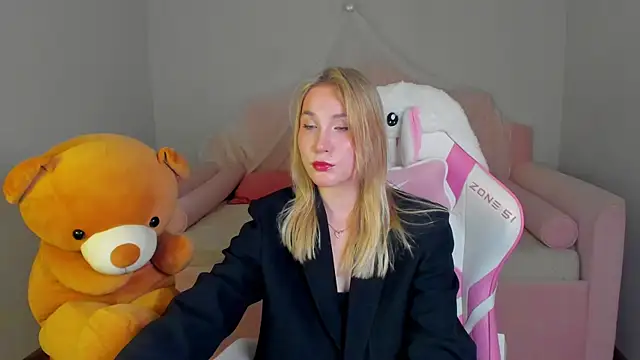 ElaraVoltage Live XXX Chat