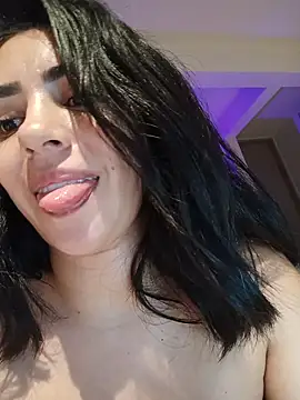 Sara-215 Adlı Modelin Canlı XXX Sohbeti