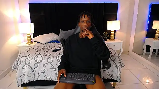 SkylerBigxxx Show in webcam