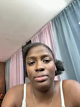 Nira_rousse Show in webcam