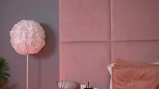 AlmaLuv live XXX chat