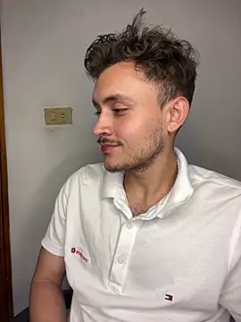 Desmond_Clark Live XXX-Chat