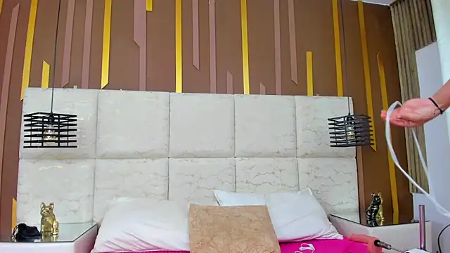 AlahiaEvanz's Webcam Show