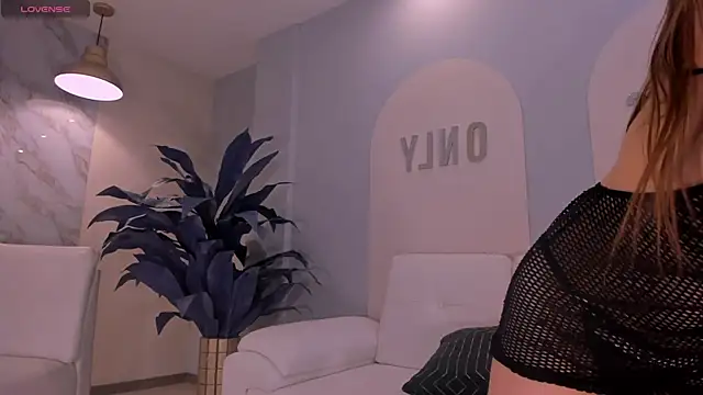 IsabellaMorettiX élő XXX-chatje