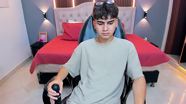 Tommy18__ – Naživo XXX chat
