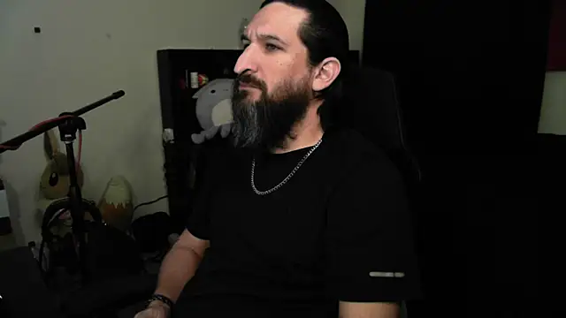 DevilPup75_ Show in webcam