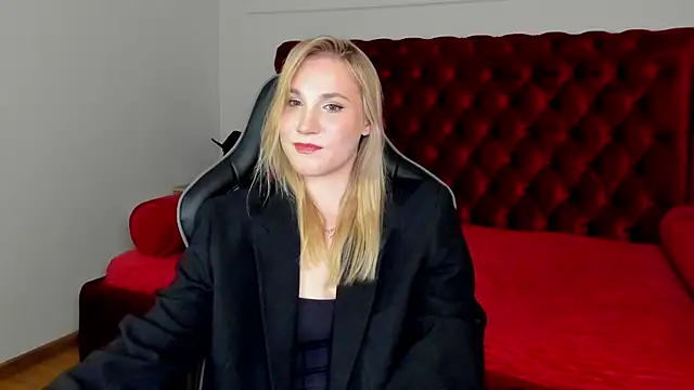ElaraVoltagen Live XXX chat