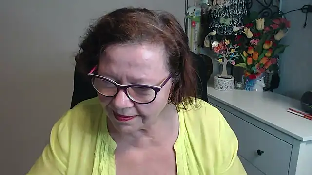Adelewildx's Live Chat Room