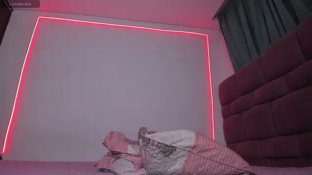XXX chat uživo modela maazikeenx