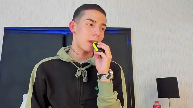 Aron_maxx Webcam show
