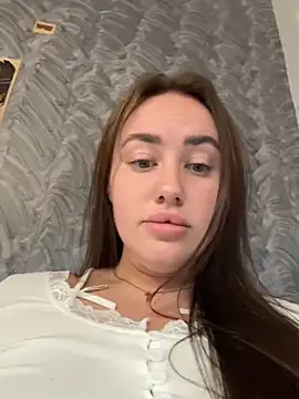 XXX chat uživo modela KiraSunshine