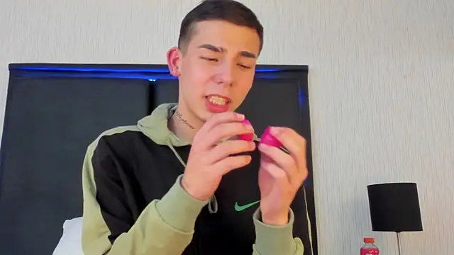 Aron_maxx Webcam show