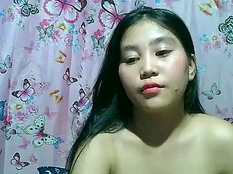 Show modela SexyAsianPussy4u na web-kameri
