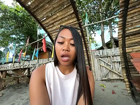 Juliet_official_pro: διαδικτυακό σόου στην κάμερα
