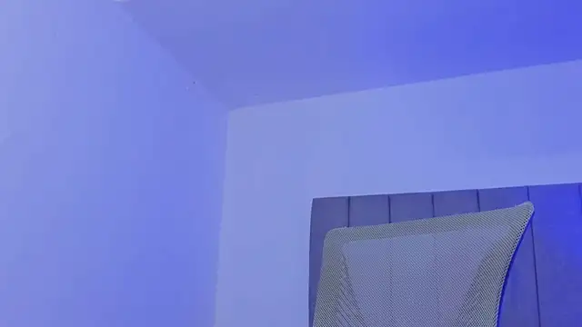 Adonys_Lewis_: απευθείας συνομιλία ΧΧΧ