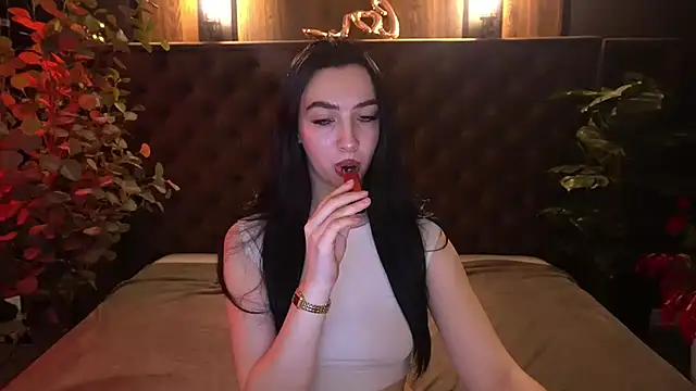 WildKittenX_ Adlı Modelin Canlı XXX Sohbeti