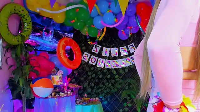 Queens_Wonders_Blonders Adlı Modelin Web Kamerası Şovu