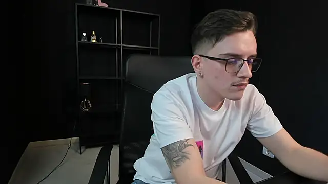 Show modela FelixStarkk na web-kameri