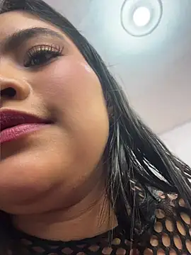 Chatroom XXX en direct de LunaaRosse