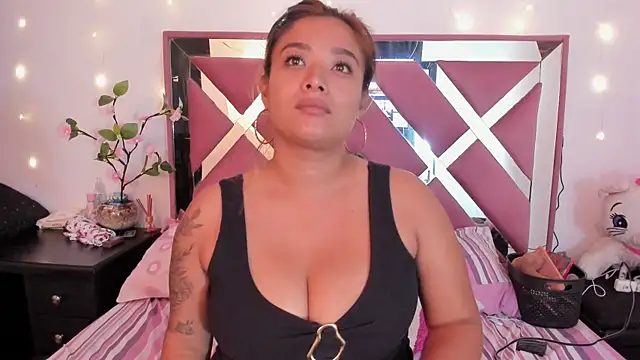 bellalumi's Live XXX Chat