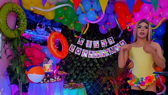 Queens_Wonders_Blonders' Webcam Show
