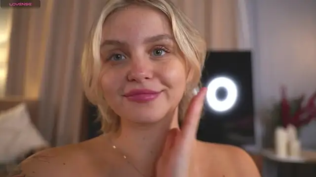 Chatroom XXX en direct de Lunea_Evienne_