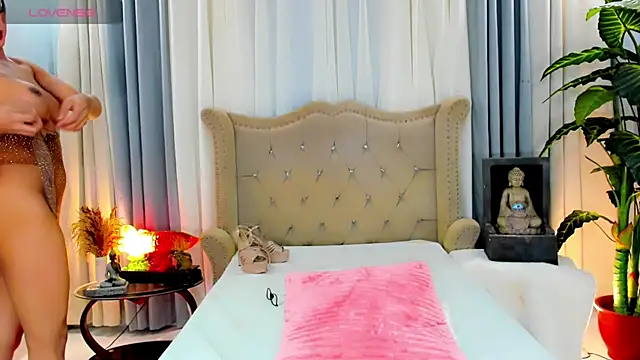 MochaliciousTransOnTop webkamerás műsora