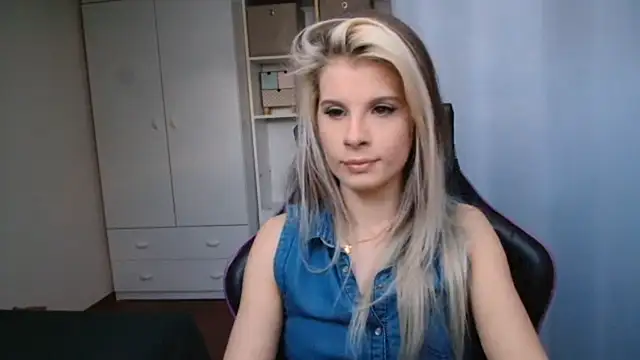 Chatroom XXX en direct de KristineGlow