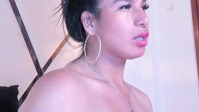 MeelFox Live XXX Chat
