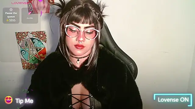Divinejewel69のライブXXXチャット