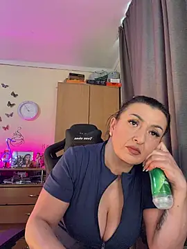 Show modela Hotangel75 na web-kameri