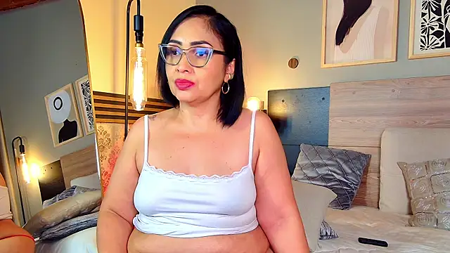 Madissononee's Live Chat Room