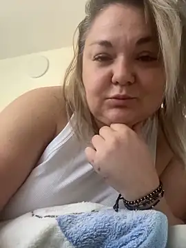 Онлайн чат XXX MikyVesela