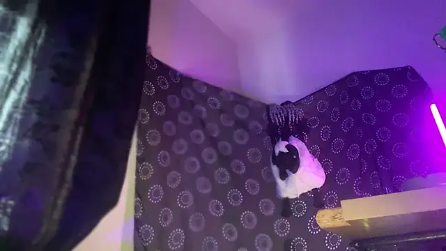 Guyst049 webkamerás műsora