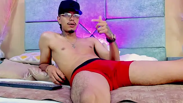 TysonRiggs élő XXX-chatje