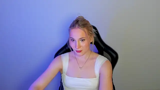 ElaraVoltage's Live XXX Chat