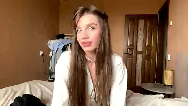 Show modela TrishIsaac na web-kameri