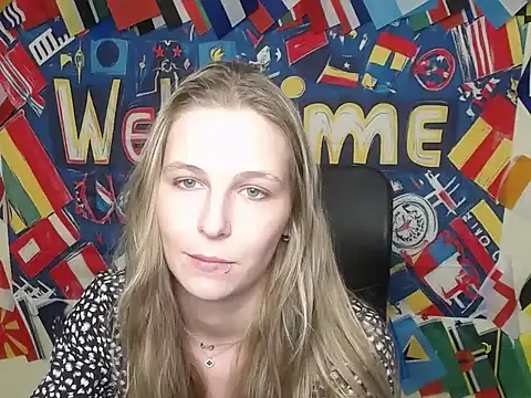 StrangerGi live XXX chat