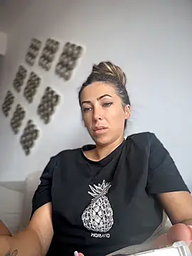 RaquelleDevon's Live XXX Chat