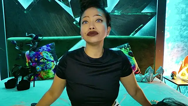 ElyaQuinn live XXX chat