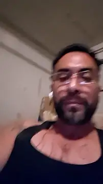 Forbidden_daddy: διαδικτυακό σόου στην κάμερα