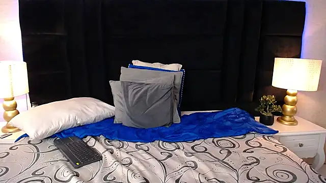 SkylerBigxxx's Webcam Show