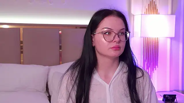 دردشة CindyMil الجنسية المباشرة