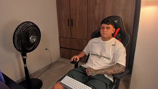 Jake_simons – Naživo XXX chat