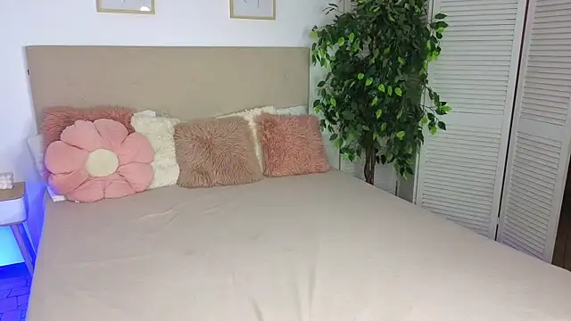 Silena_sky Adlı Modelin Canlı XXX Sohbeti