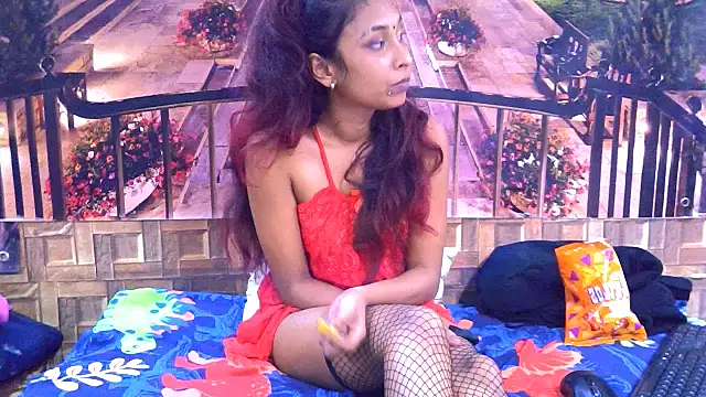 IndianSexyButt Adlı Modelin Canlı XXX Sohbeti