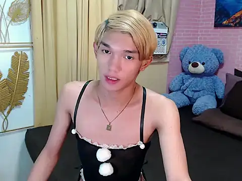 urasian_john18 Show Webcam